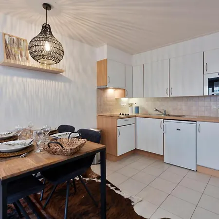Апартаменты Spacious 2-bedroom Apartement With Sunny Terrace Only 400 Meters From Beach *