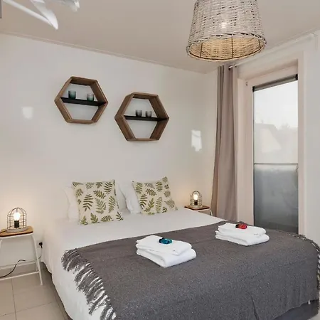 Spacious 2-bedroom Apartement With Sunny Terrace Only 400 Meters From Beach *