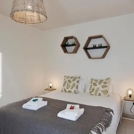 Spacious 2-bedroom Apartement With Sunny Terrace Only 400 Meters From Beach Апартаменты