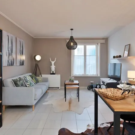 شقة Spacious 2-bedroom Apartement With Sunny Terrace Only 400 Meters From Beach دي هان