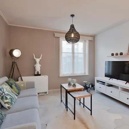 شقة Spacious 2-bedroom Apartement With Sunny Terrace Only 400 Meters From Beach *