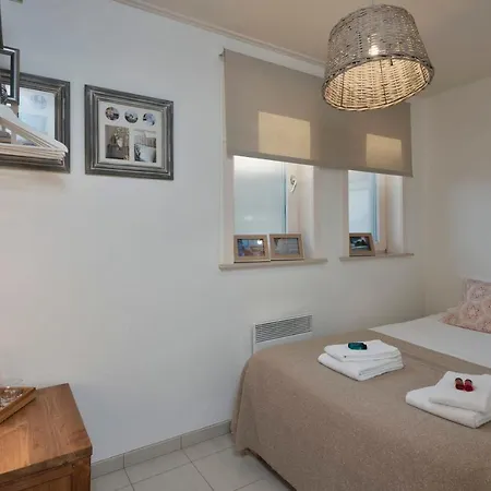شقة Spacious 2-bedroom Apartement With Sunny Terrace Only 400 Meters From Beach دي هان