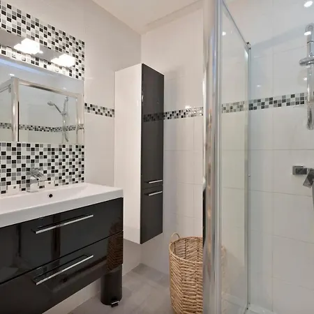 Spacious 2-bedroom Apartement With Sunny Terrace Only 400 Meters From Beach دي هان