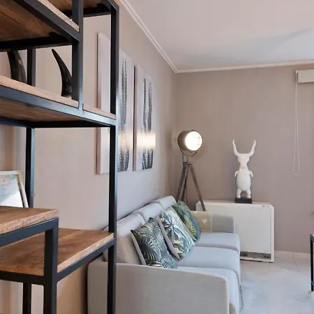 شقة Spacious 2-bedroom Apartement With Sunny Terrace Only 400 Meters From Beach
